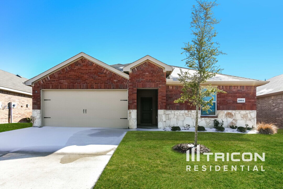 1904 Tulipwood Dr in Royse City, TX - Building Photo