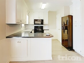 712 Kings Ct in Bethlehem, GA - Foto de edificio - Building Photo