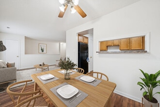 Maplewood Apartments - Tax Credit in Chesapeake, VA - Foto de edificio - Building Photo