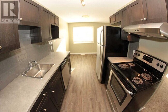 2417-13 13 St N in Lethbridge, AB - Building Photo - Building Photo