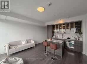 15 Holmes Ave in Toronto, ON - Building Photo - Building Photo