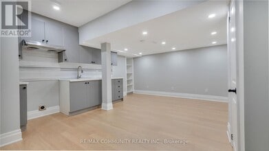 14 Waterleaf Rd in Markham, ON - Building Photo - Building Photo