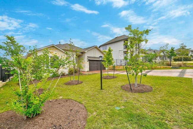 513 Elworth Path in Austin, TX - Foto de edificio - Building Photo