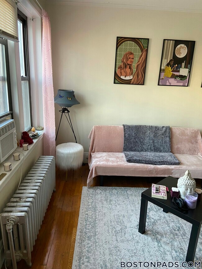 349 Pleasant St in Malden, MA - Foto de edificio - Building Photo