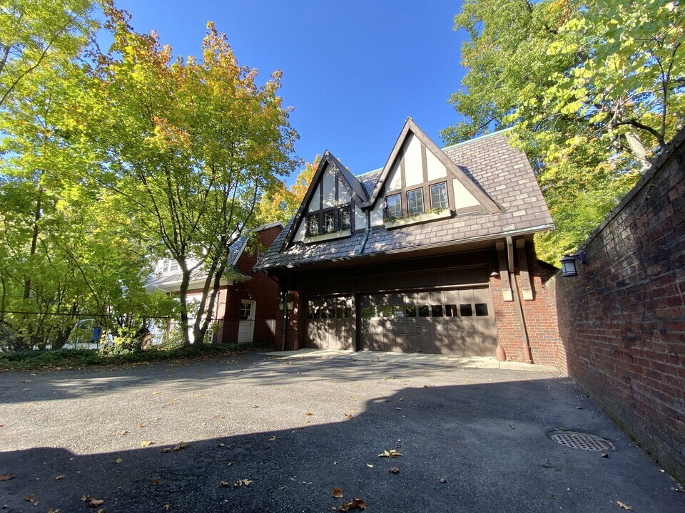 3085 Fairmount Blvd in Cleveland Heights, OH - Building Photo