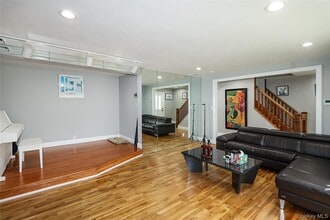 11 Otsego Ave in Dix Hills, NY - Building Photo - Building Photo