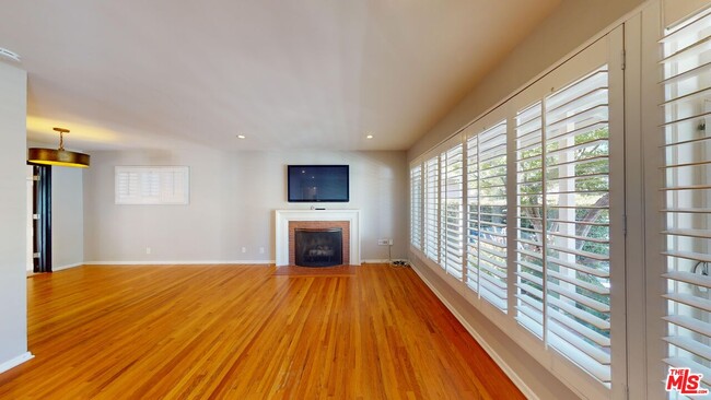 17114 Enadia Way in Los Angeles, CA - Building Photo - Building Photo