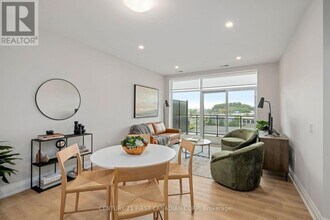 4286 King St E in Kitchener, ON - Building Photo - Building Photo