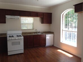 2406 Willow St in Austin, TX - Building Photo - Building Photo