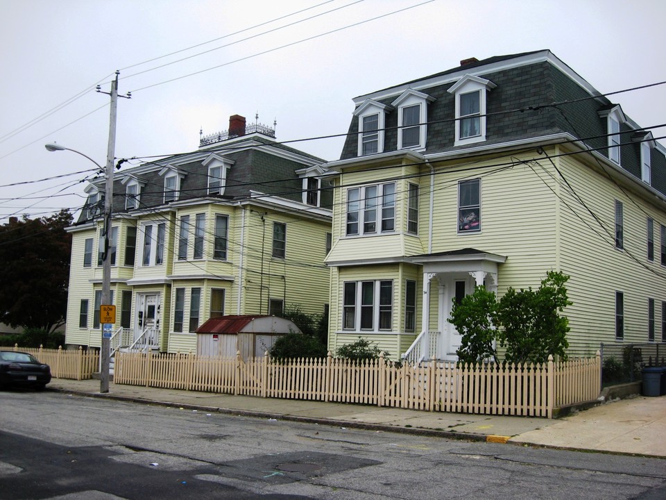 24-34 Linden St in Fall River, MA - Foto de edificio