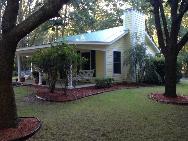 property at 2595 Bohicket Rd