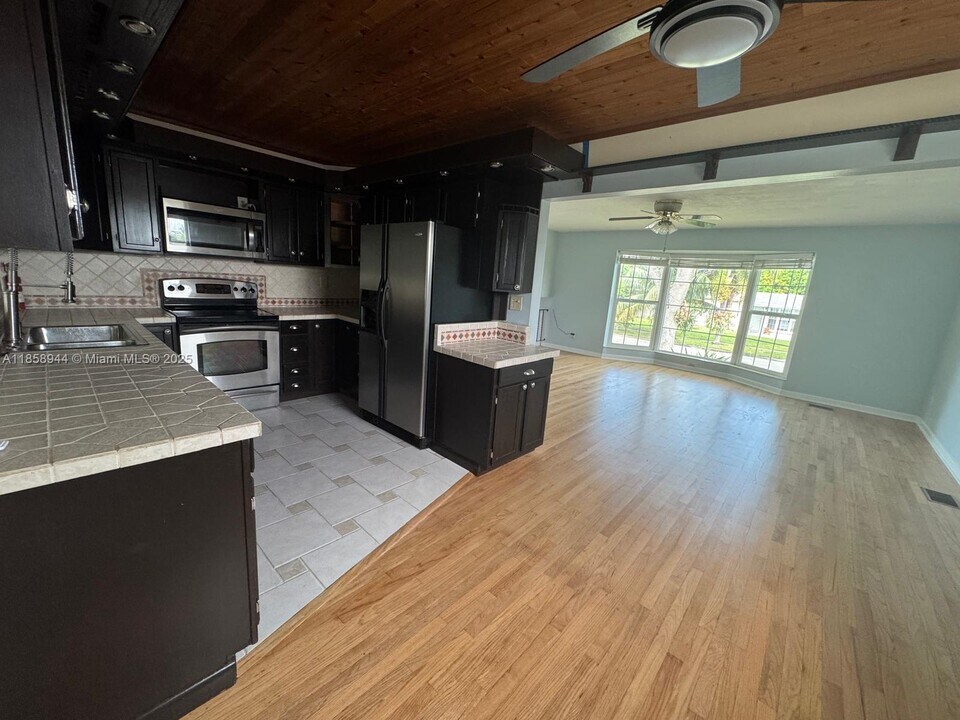 141 NW 72nd Way in Hollywood, FL - Building Photo