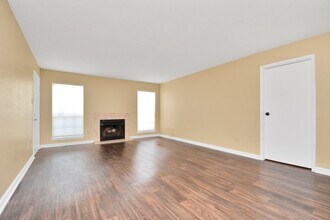 7400 Bellerive Dr in Houston, TX - Building Photo - Building Photo