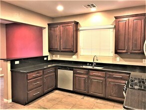 2260 Autumn Fire Ct in Las Vegas, NV - Building Photo - Building Photo