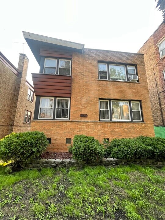 8832 S Harper Ave in Chicago, IL - Building Photo