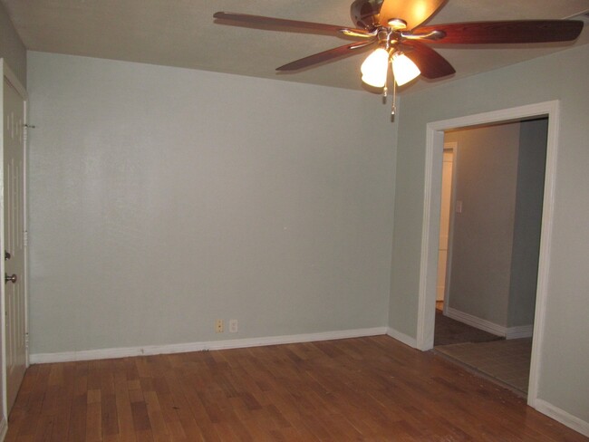 211 W 14th Ave in Belton, TX - Building Photo - Building Photo