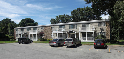 Fairfield Thunderbird Gardens in West Babylon, NY - Building Photo - Building Photo