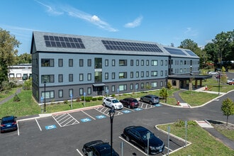 Cedar Pointe in Newington, CT - Building Photo - Primary Photo