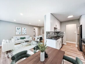 520 W Aldine Ave, Unit 314 in Chicago, IL - Building Photo - Building Photo