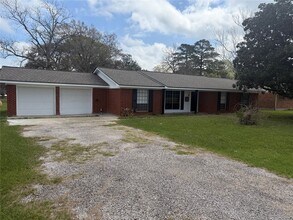 141 Slade St in Coldspring, TX - Building Photo - Building Photo