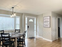 2505 Thacker Dr in West Kelowna, BC - Building Photo - Building Photo