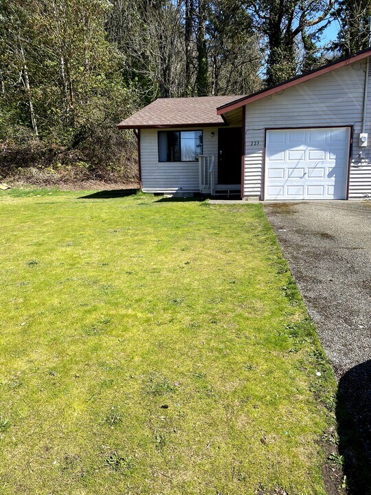 223 Willow St in Bremerton, WA - Building Photo