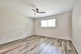 6103 Fallengate Dr in Spring, TX - Building Photo - Building Photo