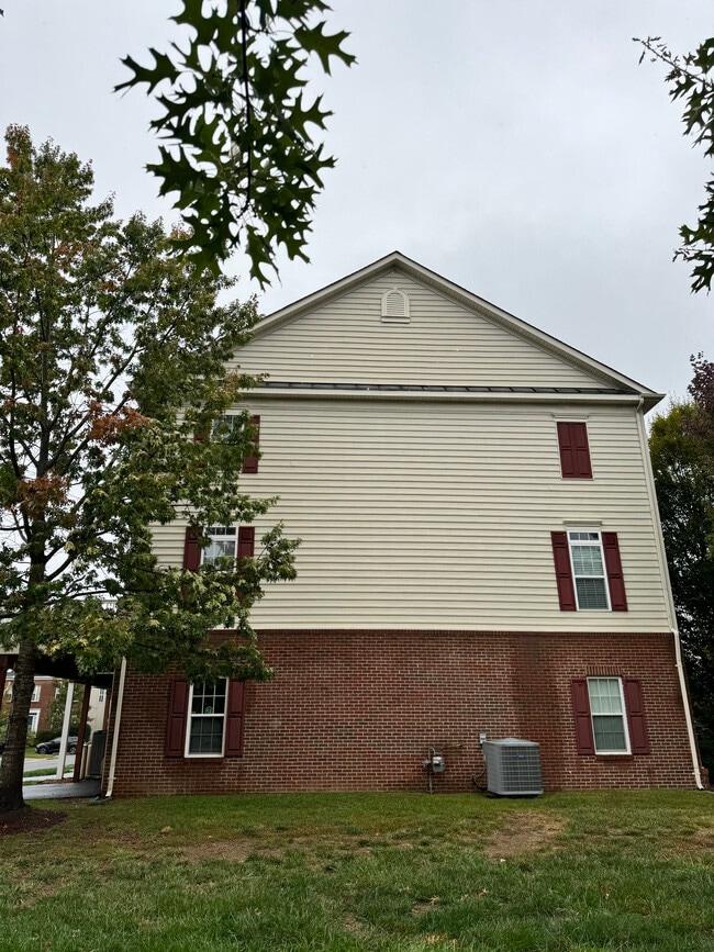 12641 Terranova Ln in Woodbridge, VA - Building Photo - Building Photo