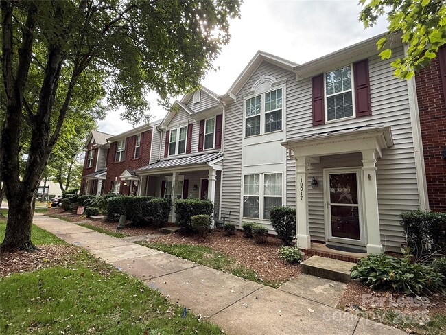 19017 Coachmans Trace in Cornelius, NC - Building Photo - Building Photo