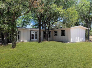 109 Bay Roc Ln in Runaway Bay, TX - Building Photo - Building Photo