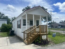 1104 Chicago Bulls St in Avon Park, FL - Building Photo