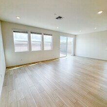 7061 Cottage Vis Ave in Las Vegas, NV - Building Photo - Building Photo