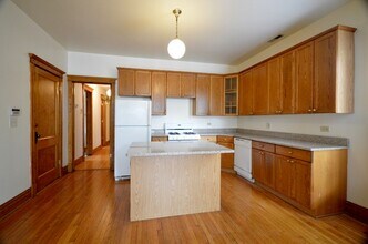 1742 W Addison St, Unit 2 in Chicago, IL - Foto de edificio - Building Photo