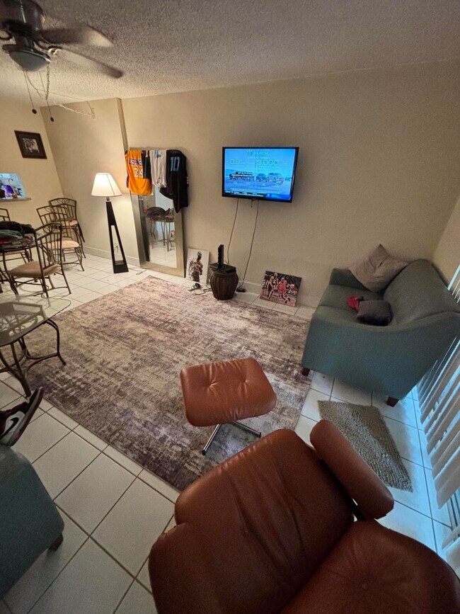 3121 NW 47th Terrace in Lauderdale Lakes, FL - Building Photo - Building Photo