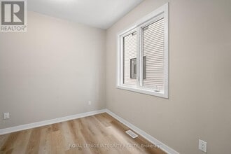 615 Bee Pollen Wy in Ottawa, ON - Building Photo - Building Photo