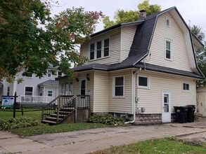 712 Elm St in Beloit, WI - Building Photo - Building Photo