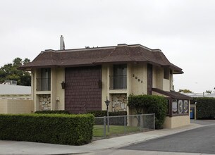 Lincoln RV Park in Anaheim, CA - Building Photo - Building Photo