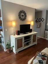 1006 Westbrooke Way in Hopkins, MN - Foto de edificio - Building Photo