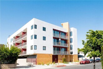 11671 Erwin St in Los Angeles, CA - Building Photo - Building Photo