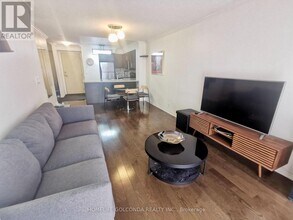 18 Harding Blvd in Richmond Hill, ON - Building Photo - Building Photo