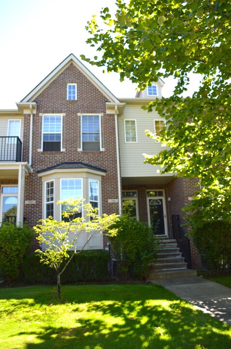 786 Summerfield Dr in Westland, MI - Building Photo