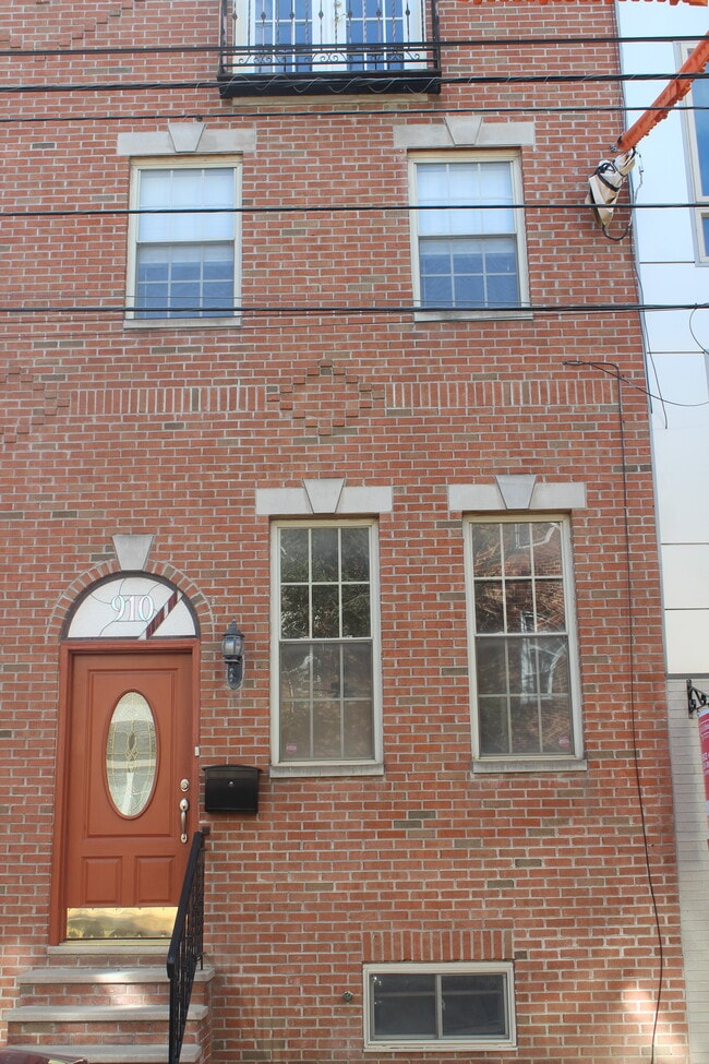 property at 910 S 21st St