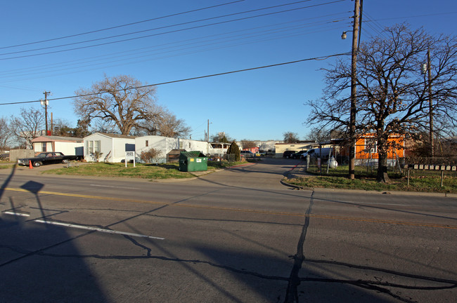 2025 E Union Bower Rd in Irving, TX - Building Photo - Building Photo