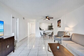 777 NW 155th Ln in Miami, FL - Building Photo - Building Photo