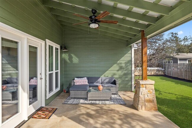 435 Hays St in Dripping Springs, TX - Building Photo - Building Photo