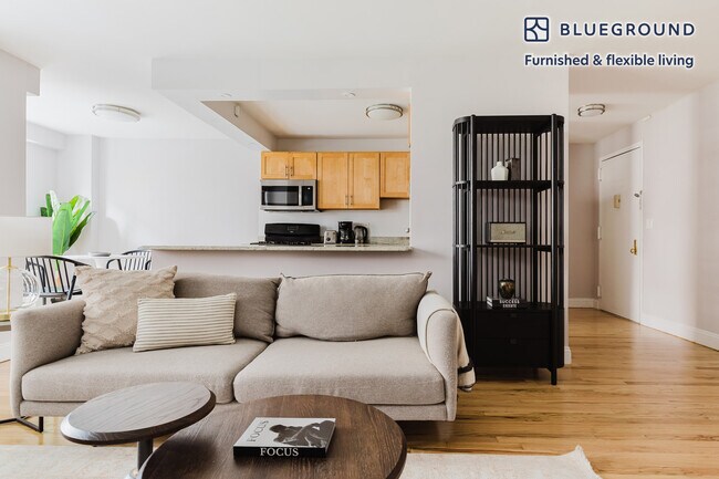 50 W 97th St in New York, NY - Building Photo - Building Photo