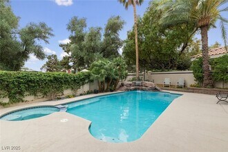3160 Bel Air Dr in Las Vegas, NV - Building Photo - Building Photo