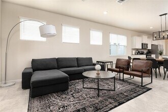 7328 Oakmoss Loop in Davenport, FL - Building Photo - Building Photo