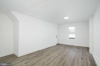 10 N 54th St in Philadelphia, PA - Building Photo - Interior Photo