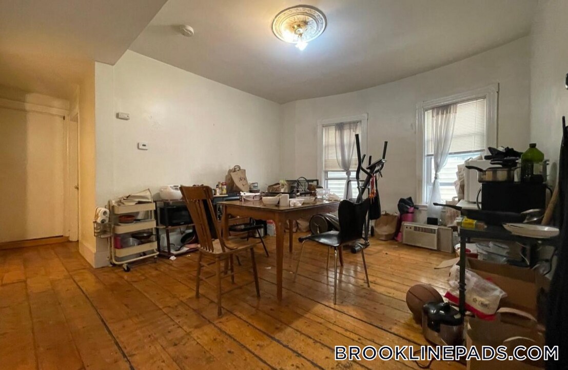 129 Brook St in Brookline, MA - Building Photo
